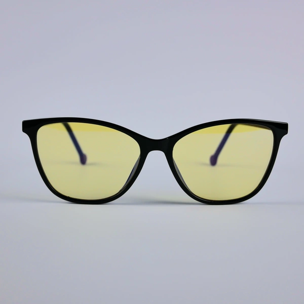 Okulary SleepHack Edge Cat Eye Day w czarnej kociej oprawce i z żółtymi soczewkami, zbliżenie na front