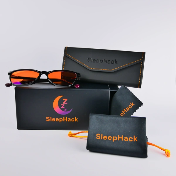 Zestaw SleepHack Edge Cat Eye Night: okulary, pudełko, twarde i miękkie etui oraz ściereczka