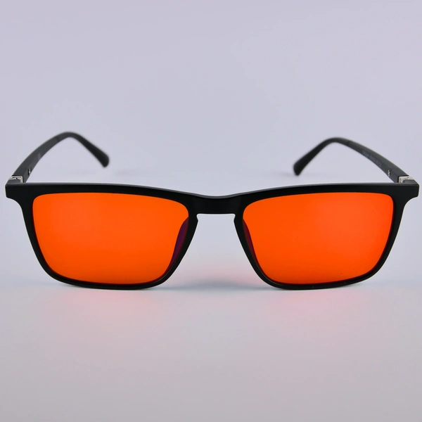 Okulary SleepHack Edge Classic Night w czarnej prostokątnej oprawce, widok z przodu z rozłożonymi zausznikami